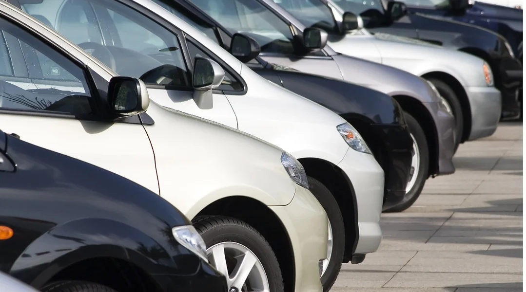 Europäesch Autokonstrukteure kréie méi Zäit fir Emissiounswäerter ze reduzéieren  | © Bigstock / kiankhoon