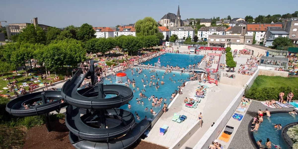 Oppe Piscine zu Uewerkuer bleift dëse Summer zou | © Visit Luxembourg