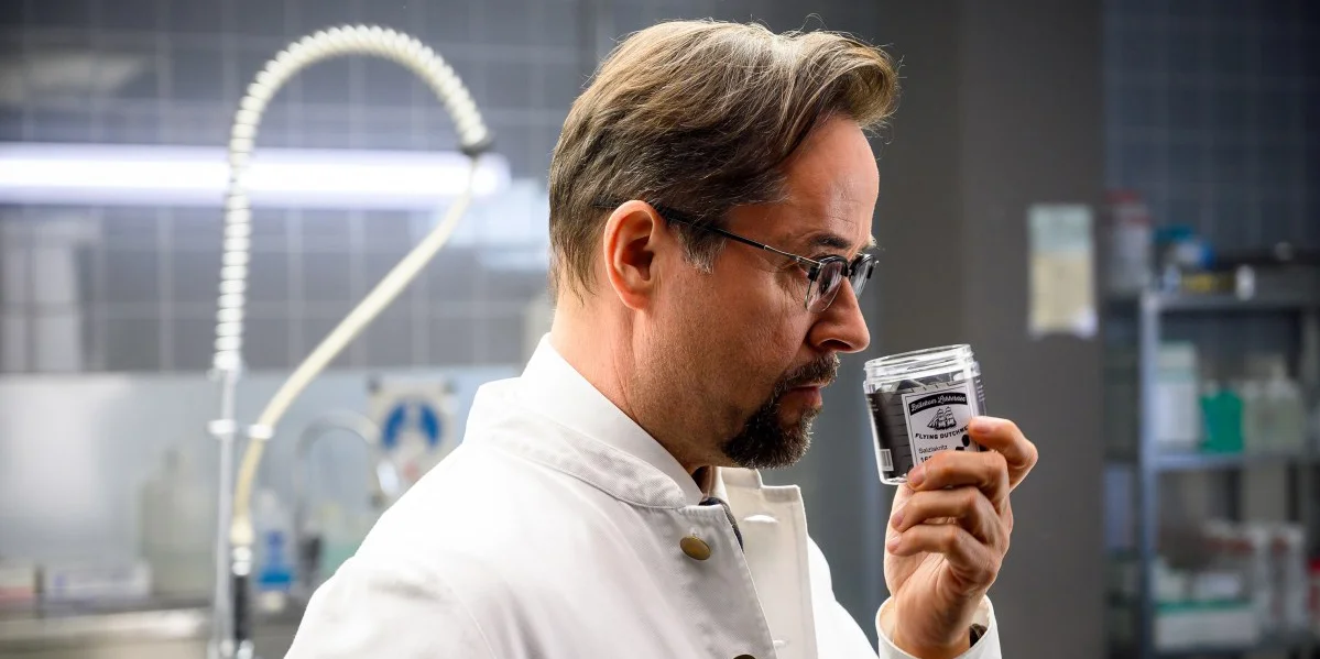 De Professor Boerne aus dem Münster Tatort.De Professor Boerne aus dem Münster Tatort, gespillt vum Jan Joseph Liefers. | © WDR / Willi Weber