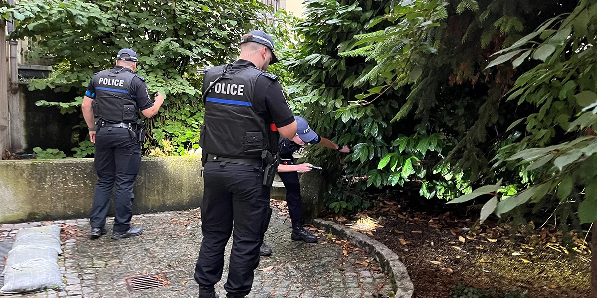 Op ville Plaze werfen d'Beamten e Bléck hin. | © Paule Rodesch Gemengepolice | © Paule Rodesch