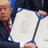 Den Donald Trump wëllt den US-Educatiounsministère ofschafen | © picture alliance / Molly Riley/Consolidated/Pool/dpa | Molly Riley