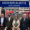 Schëlder op Zucharrête vun elo un och op Lëtzebuergesch | © Kulturministère Éischten zweesproochege Panneau op der Escher Gare | © Kulturministère