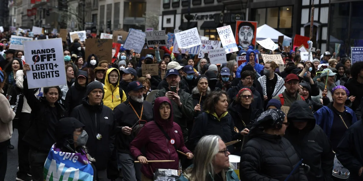 E Marsch vu Protestantinnen a Protestanten zu New York City | © picture alliance / NurPhoto | John Lamparski E Marsch vu Protestantinnen a Protestanten zu New York City | © picture alliance / NurPhoto | John Lamparski