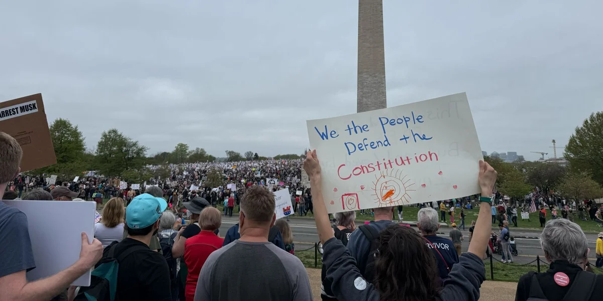 Ronn 20.000 Demonstranten beim Washington Monument | © picture alliance/dpa | Thomas Müller