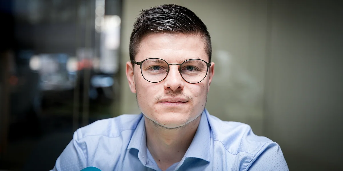 Jonk Entrepreneure mat Suergen ëm ekonomesch Zukunft 