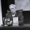 Mario Vargas Llosa ass gestuerwen | © flickr