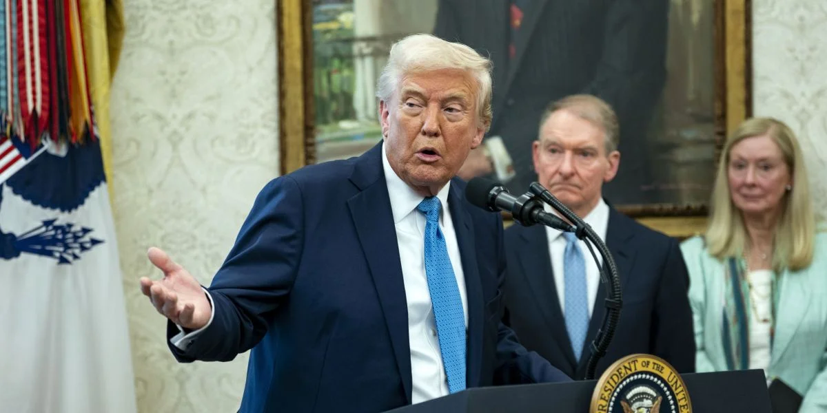 Donald Trump wëll, datt China sech op Ofkommes aléisst | © picture alliance / Consolidated News Photos | Bonnie Cash - Pool via CNP