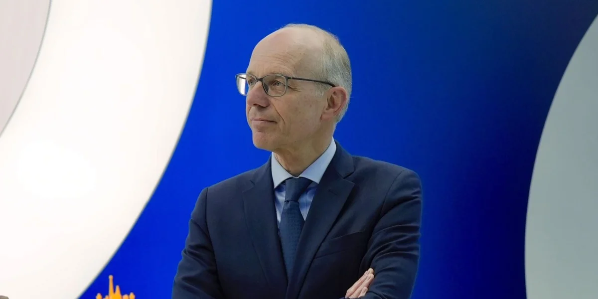 De Premier Luc Friede gëschter bei der Visitt vun Nokia. | © ME