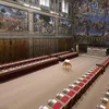 An der Sixtinescher Kapell ass alles prett fir de Konklav. | © picture alliance / Geisler-Fotopress | Vatican Media Op der Sich nom neie Poopst | © picture alliance / Geisler-Fotopress | Vatican Media