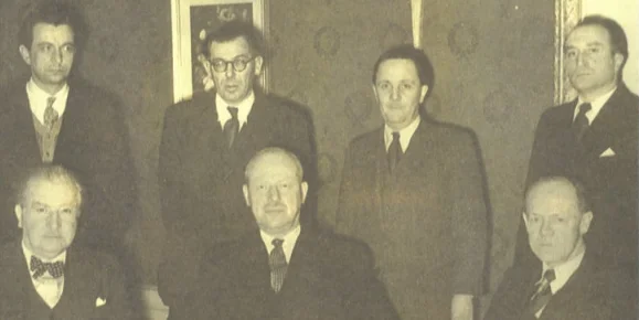 D’Regierung Dupong-Schaus, déi no der Demissioun vun der Regierung vun der Nationaler Unioun den 1. Mäerz 1947 d’Regierungsgeschäfter iwwerholl huet. Ganz riets uewen am Bild den Alphonse Osch, deen zum Ministre des Dommages de Guerre mat Fokus op de Rapatriement ernannt gouf. | © Guy Thewes/SIP, Les gouvernements du Grand-Duché de Luxembourg depuis 1848, Mamer 2003, S. 128. D’Regierung Dupong-Schaus, déi no der Demissioun vun der Regierung vun der Nationaler Unioun den 1. Mäerz 1947 d’Regierungsgeschäfter iwwerholl huet. Ganz riets uewen am Bild den Alphonse Osch, deen zum Ministre des Dommages de Guerre mat Fokus op de Rapatriement ernannt gouf. | © Guy Thewes/SIP, Les gouvernements du Grand-Duché de Luxembourg depuis 1848, Mamer 2003, S. 128.