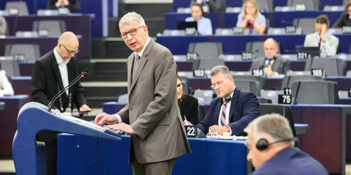 De Fernand Kartheiser gëtt vun eegene Reien ausgebremst | © European Union