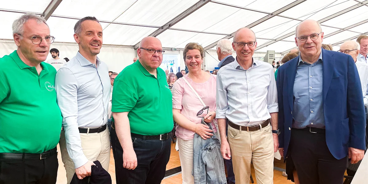 1.200 Membere vum LCGB hu sech zu Réimech fir 1.-Mee-Feier versammelt. | © Carole Schimmer LCGB-President Patrick Dury schwätzt vun Attacken op de Sozialmodell | © Carole Schimmer